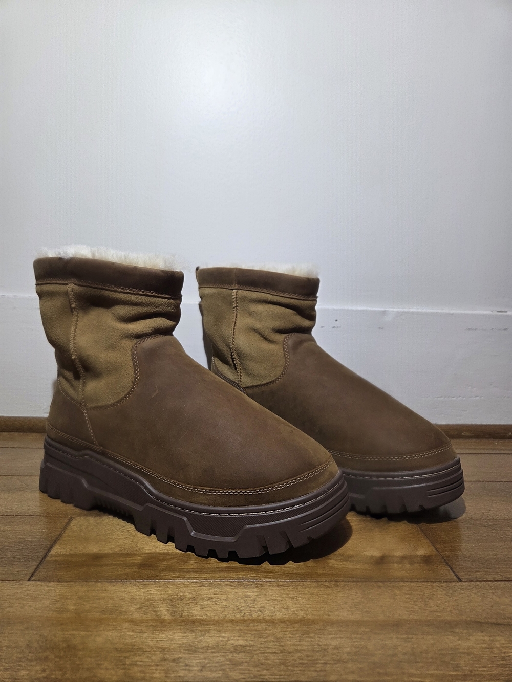 UGG Men's Heritage Pull On Trailgazer Waterproof Boots Size 11